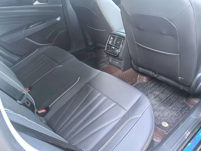 Volkswagen Passat — фото 13