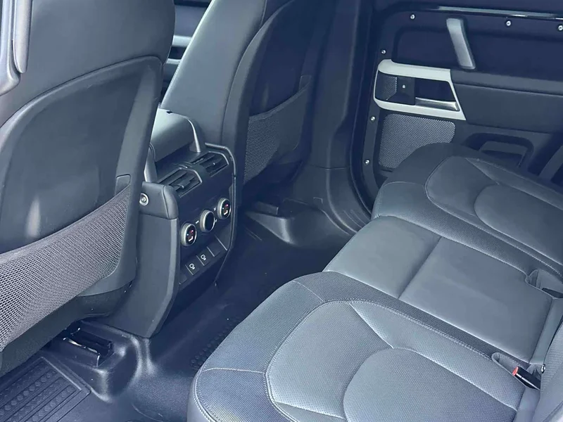 Land Rover Defender — фото 12