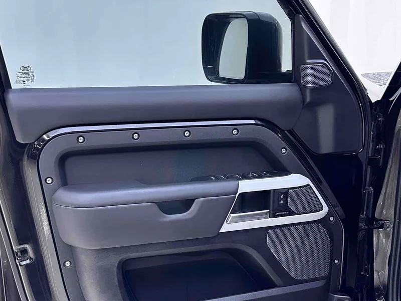 Land Rover Defender — фото 13