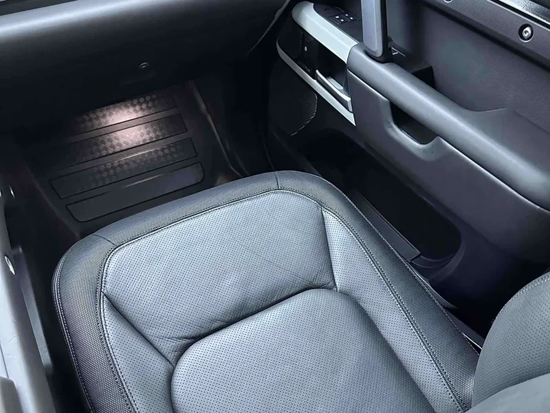 Land Rover Defender — фото 10