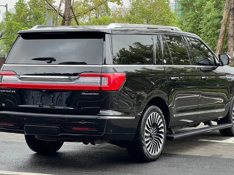 Lincoln Navigator — фото 15
