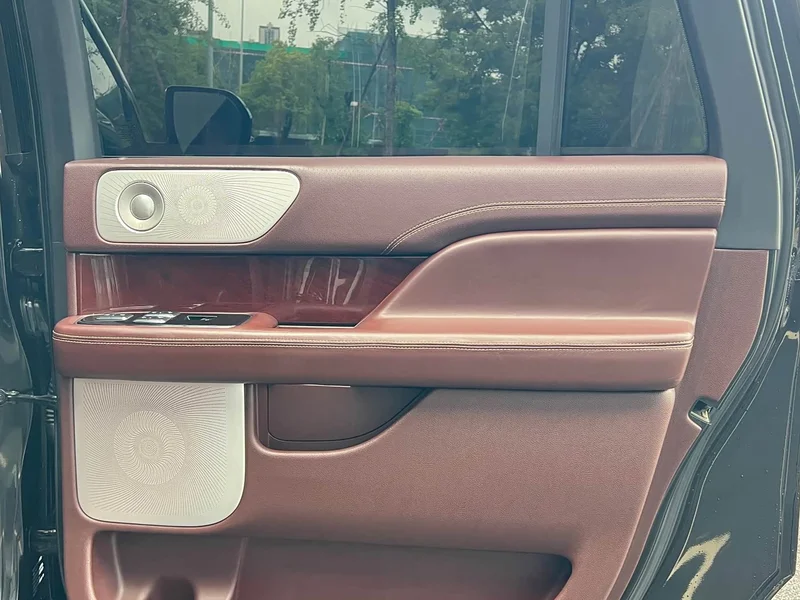 Lincoln Navigator — фото 9