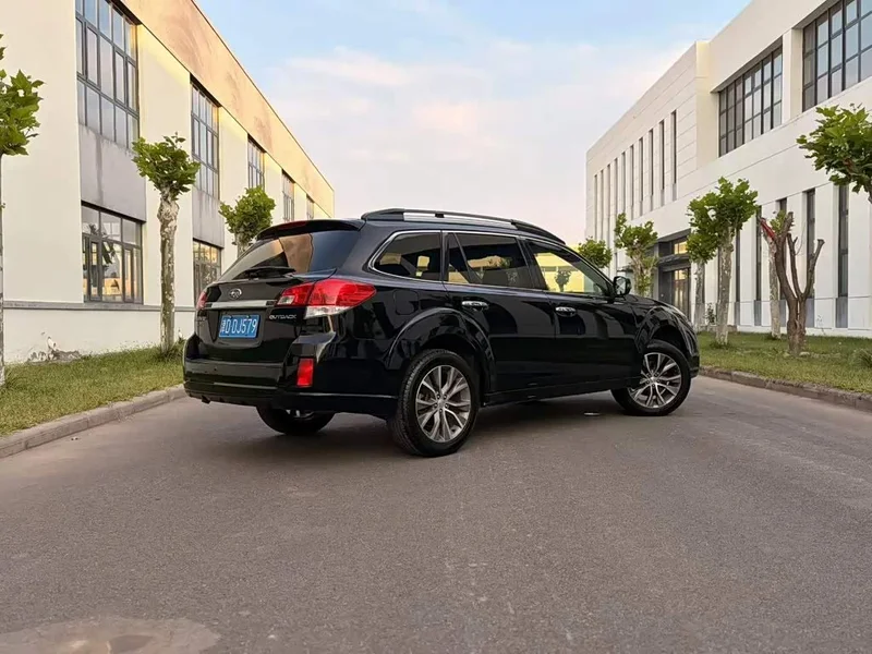 Subaru Outback — фото 5
