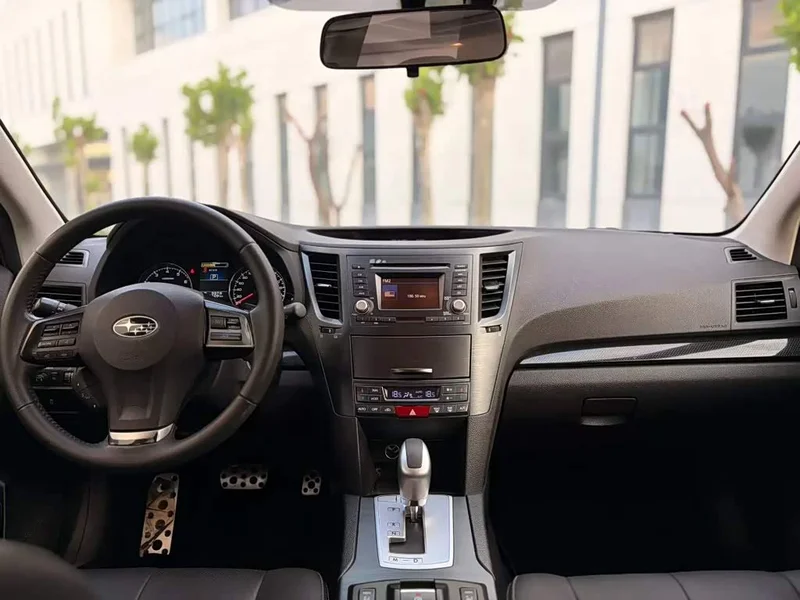 Subaru Outback — фото 6