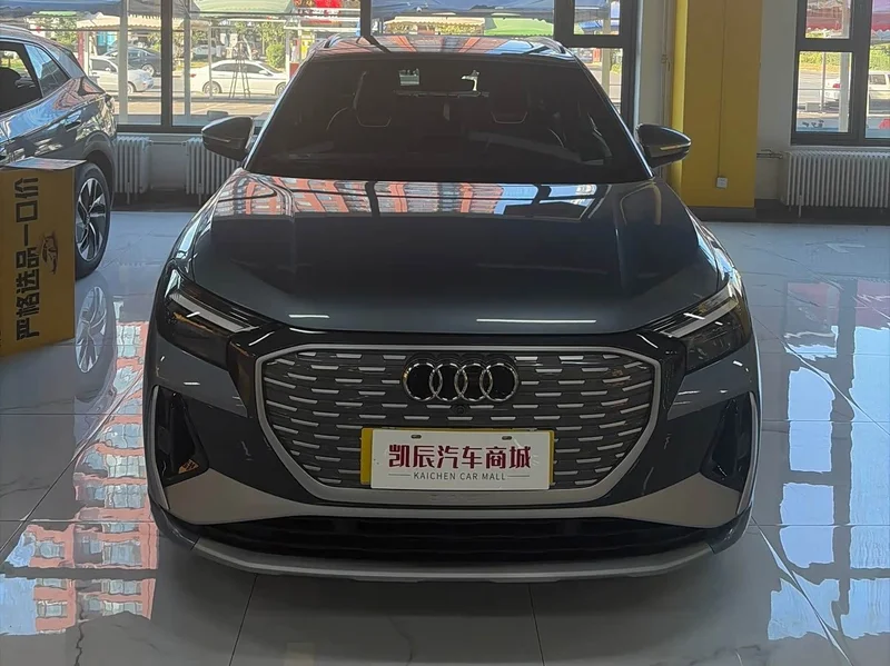 Audi Q4 e-tron — фото 1