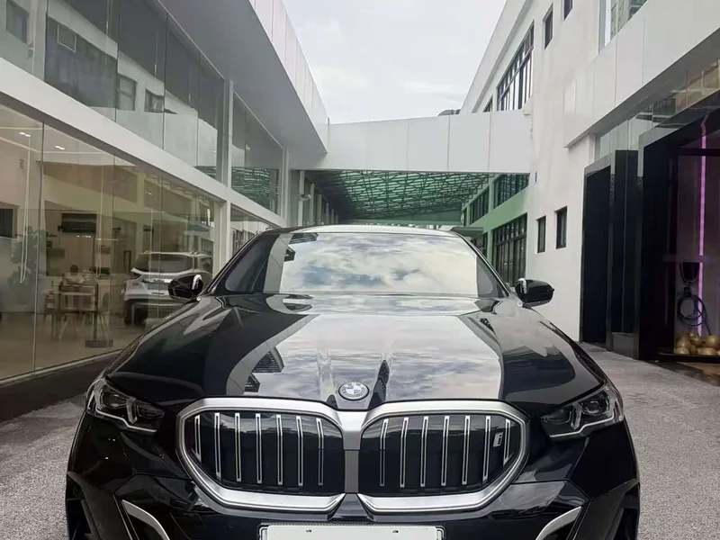 BMW i5 — фото 2