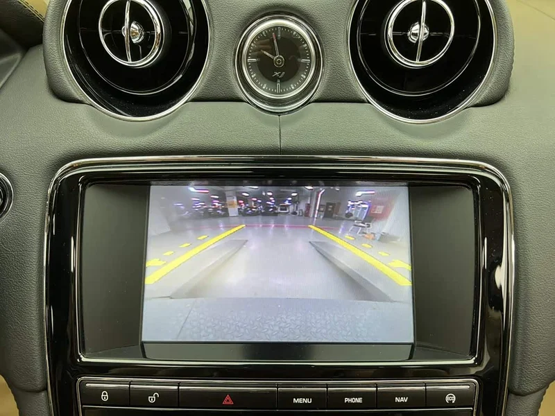 Jaguar XJ — фото 11