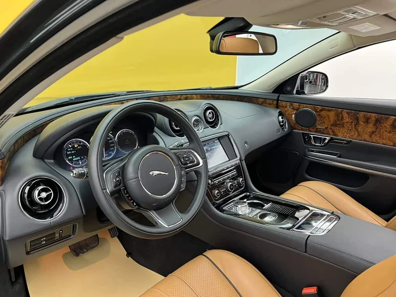 Jaguar XJ — фото 13