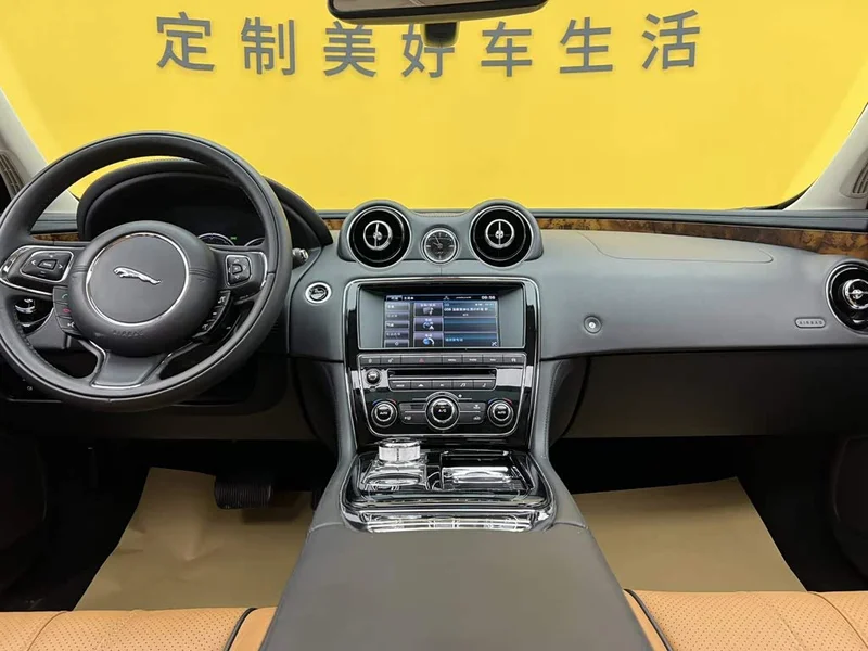 Jaguar XJ — фото 14