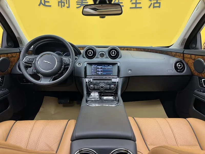 Jaguar XJ — фото 16