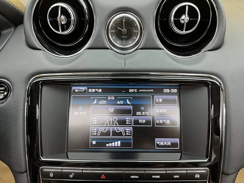 Jaguar XJ — фото 17