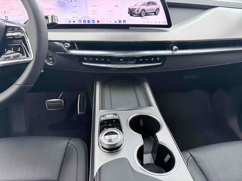 Cadillac XT5 — фото 11