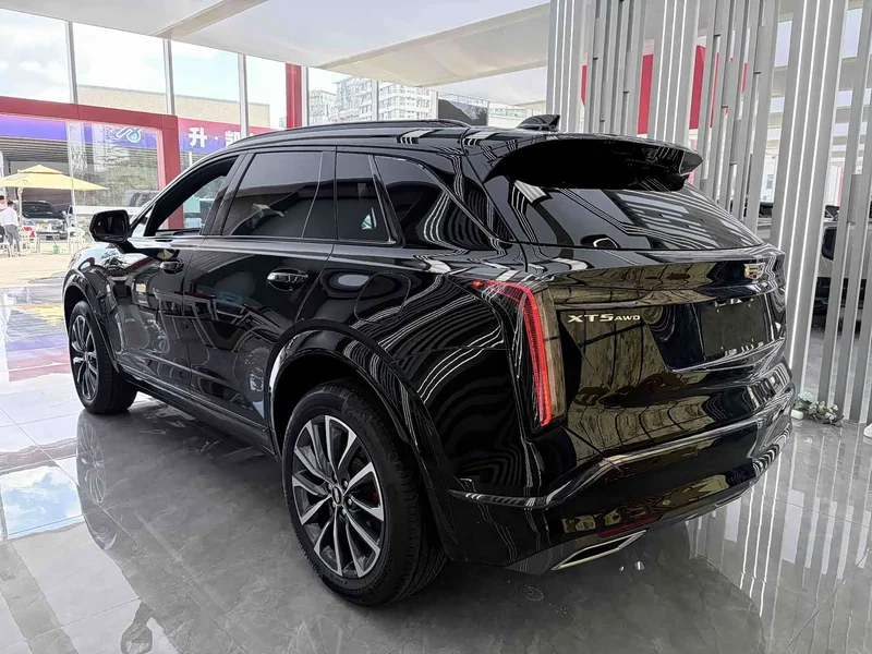 Cadillac XT5 — фото 18