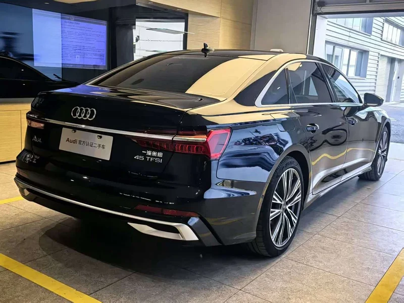 Audi A6L — фото 5
