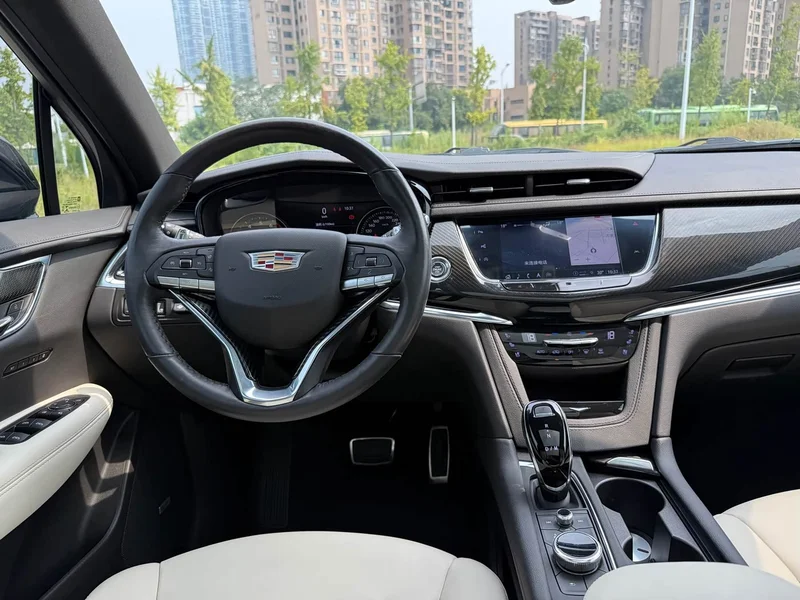 Cadillac XT6 — фото 8