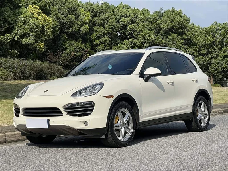 Porsche Cayenne — фото 1