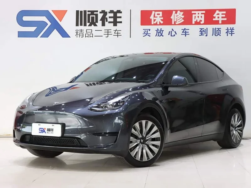 Tesla Model Y — фото 1