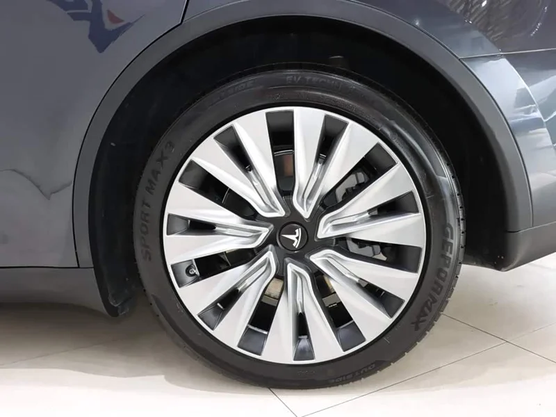 Tesla Model Y — фото 19
