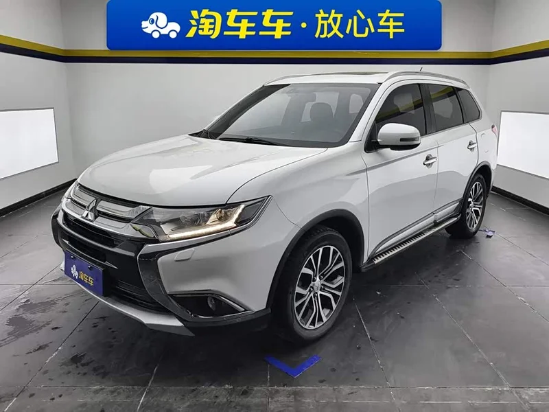 Mitsubishi Outlander — фото 1