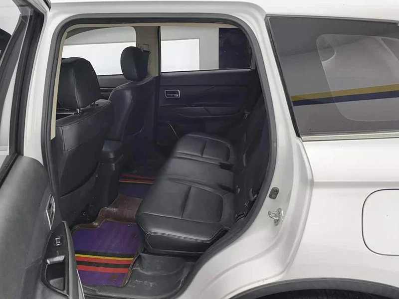 Mitsubishi Outlander — фото 11