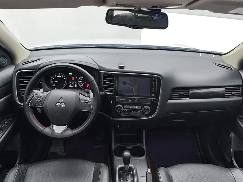 Mitsubishi Outlander — фото 12