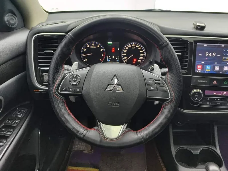 Mitsubishi Outlander — фото 15