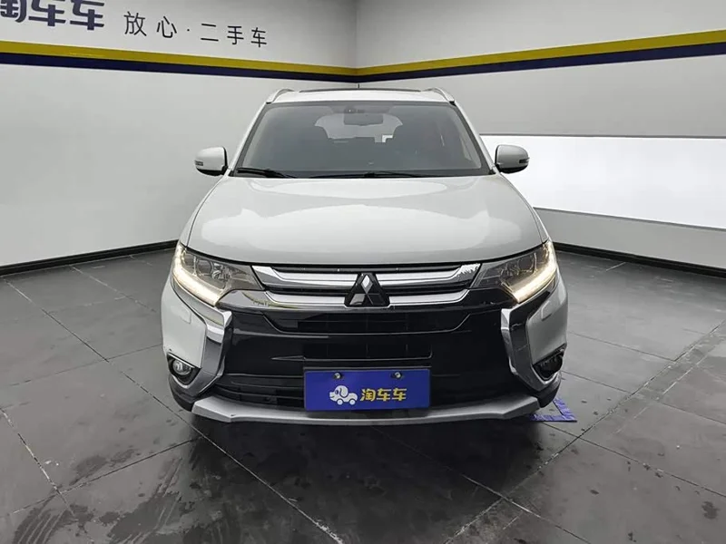 Mitsubishi Outlander — фото 2