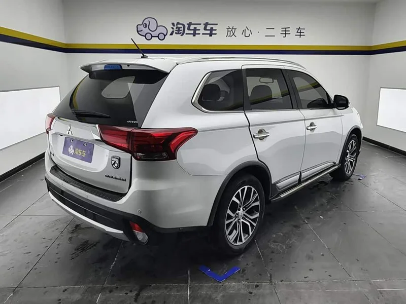 Mitsubishi Outlander — фото 3