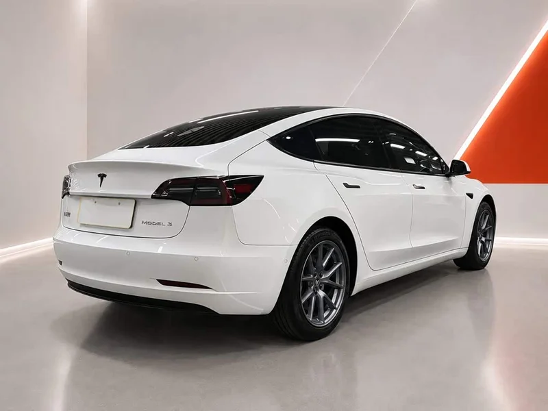 Tesla Model 3 — фото 4