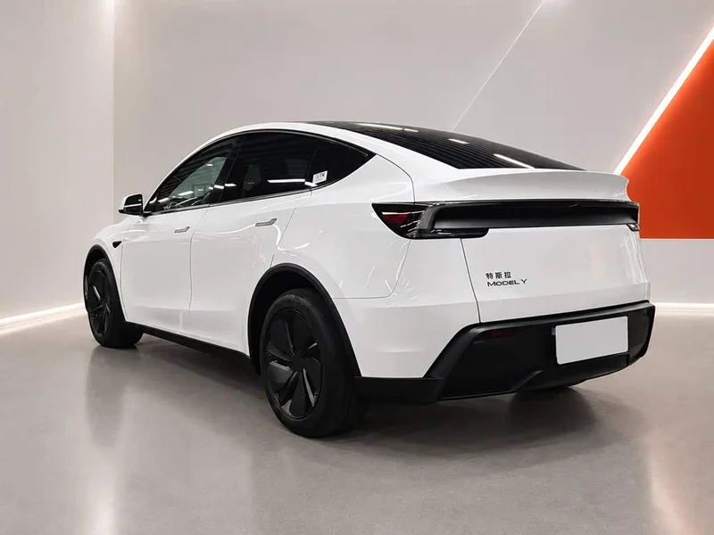 Tesla Model Y — фото 6
