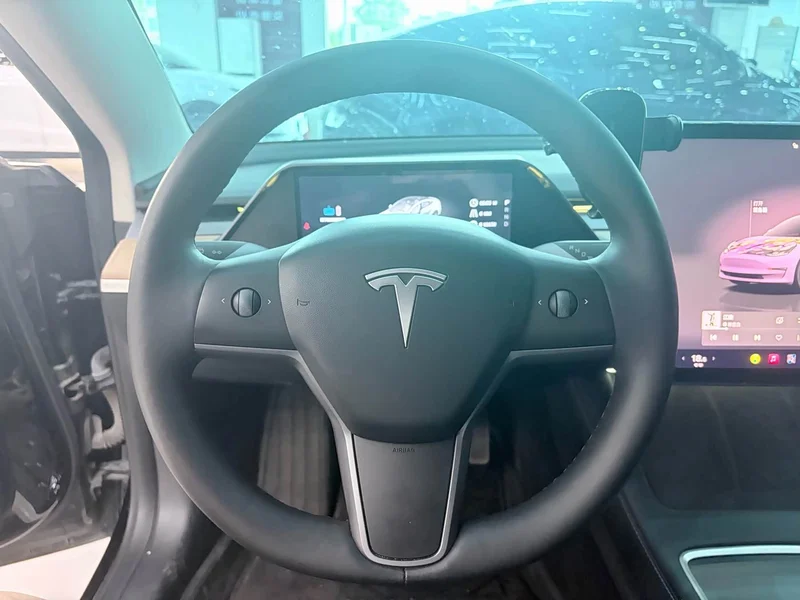 Tesla Model 3 — фото 11