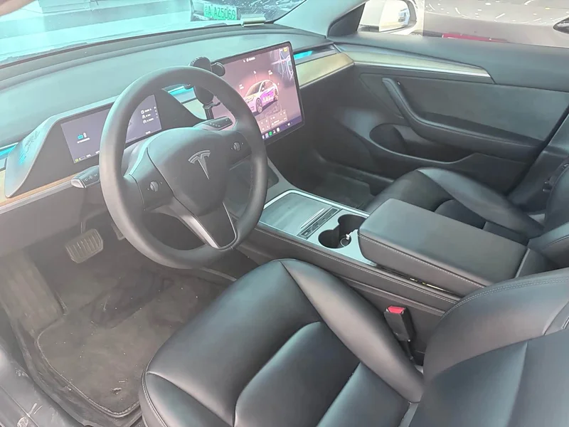 Tesla Model 3 — фото 12