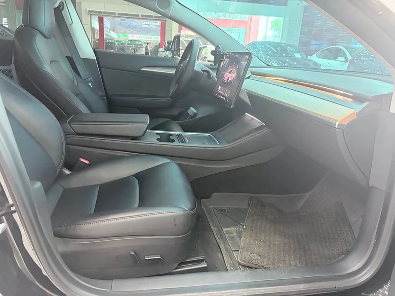 Tesla Model 3 — фото 16