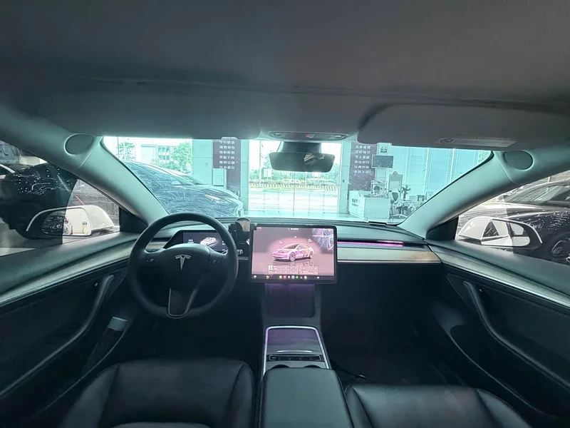 Tesla Model 3 — фото 18