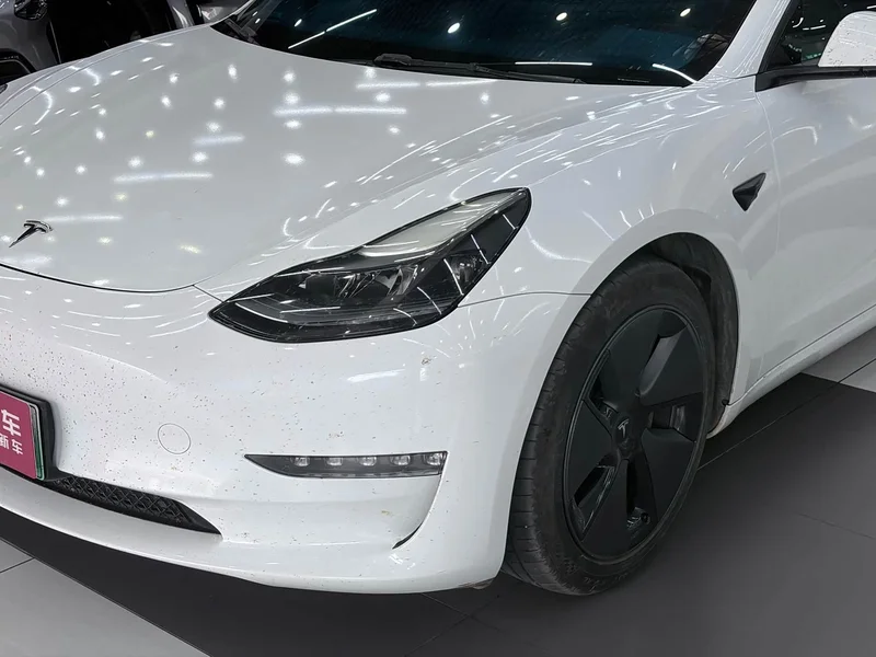 Tesla Model 3 — фото 4