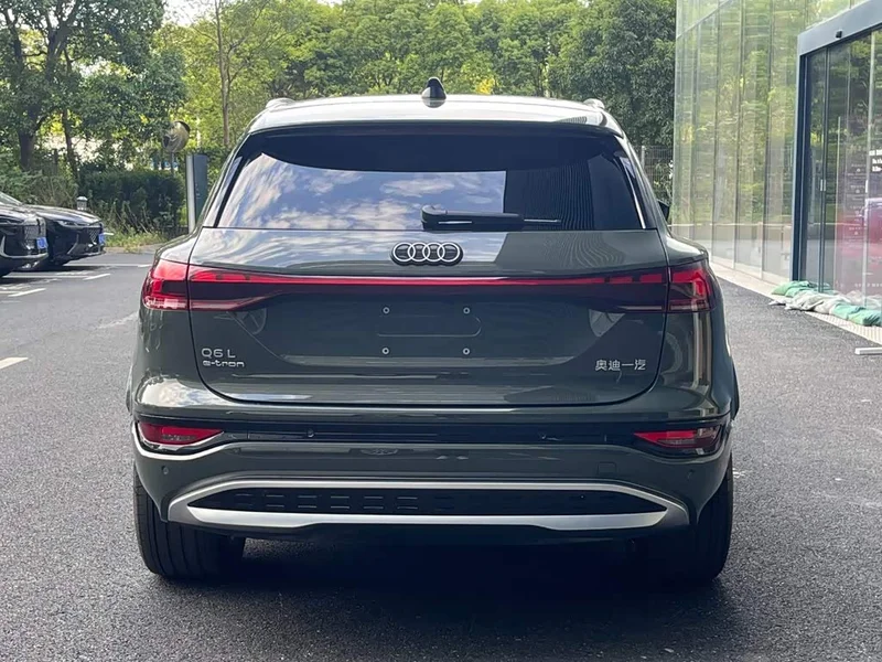 Audi Q6L e-tron — фото 3