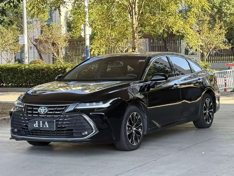 Toyota Avalon — фото 1
