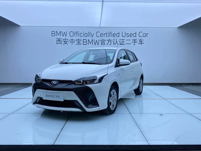 Toyota Yaris L — фото 1