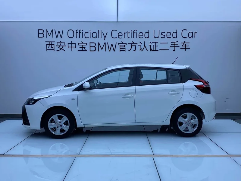 Toyota Yaris L — фото 3
