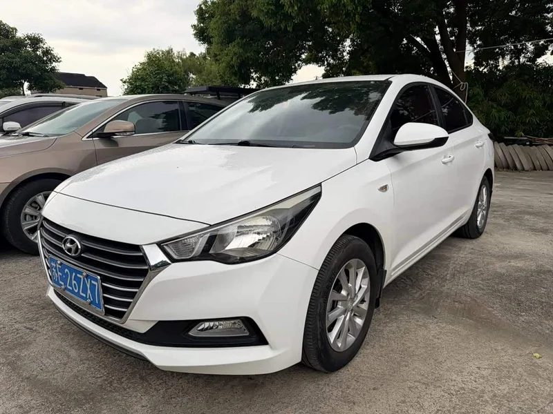 Hyundai Solaris — фото 1