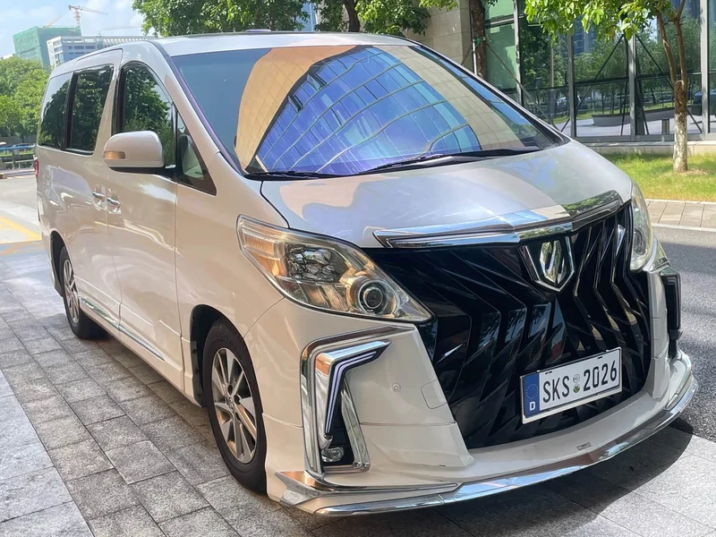 Toyota Alphard — фото 3