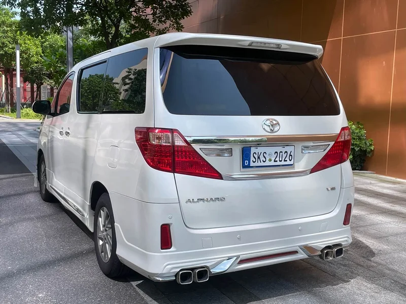 Toyota Alphard — фото 4