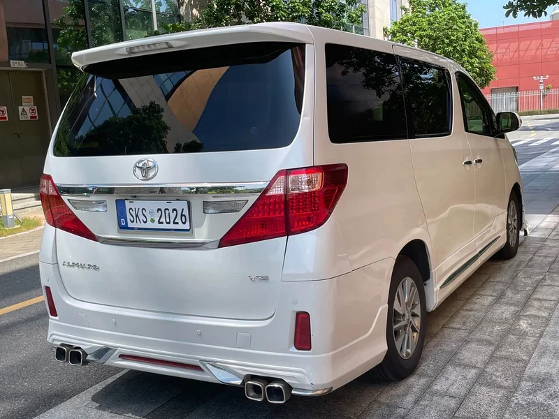 Toyota Alphard — фото 5
