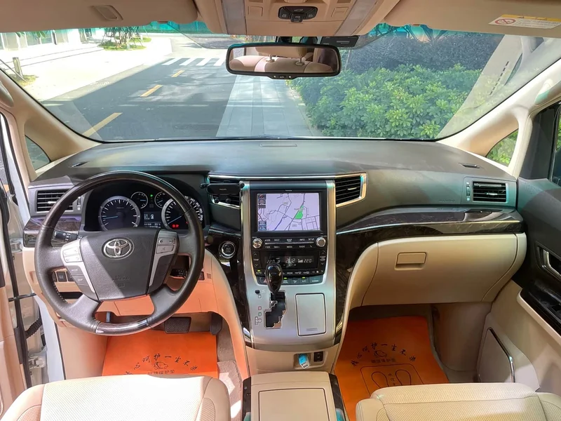 Toyota Alphard — фото 8