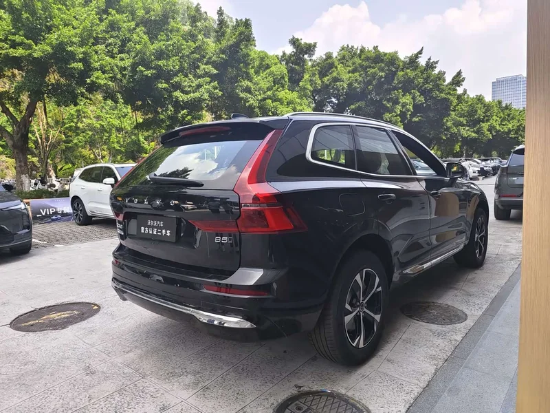 Volvo XC60 — фото 11