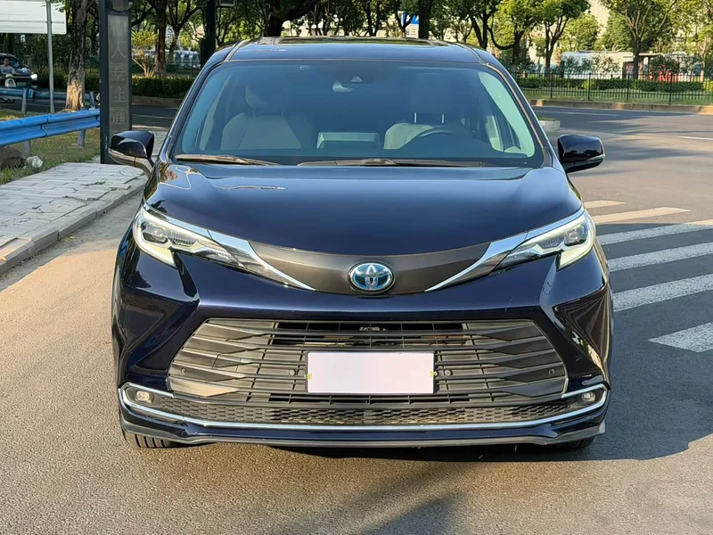 Toyota Sienna — фото 2