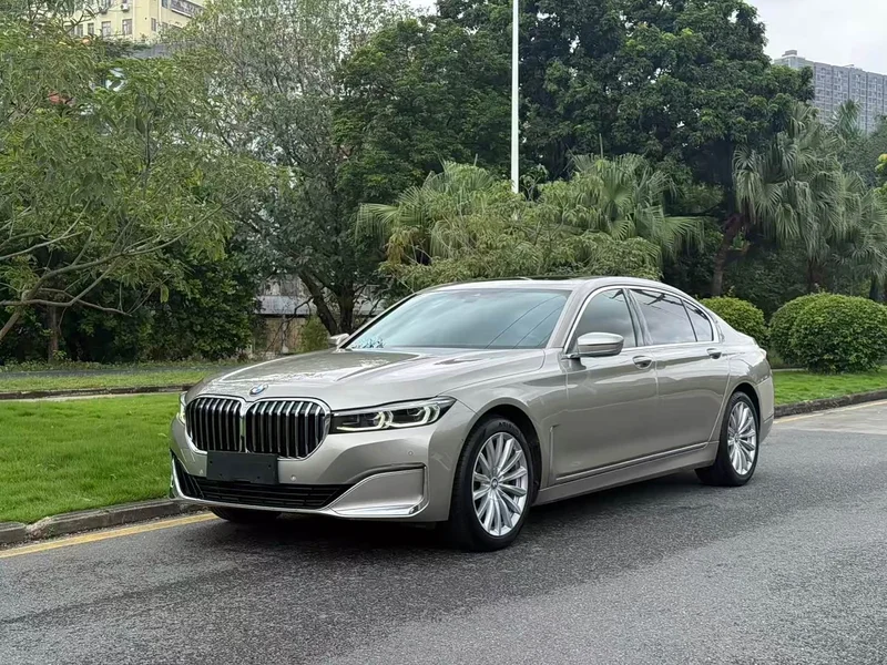BMW 7-Series — фото 1