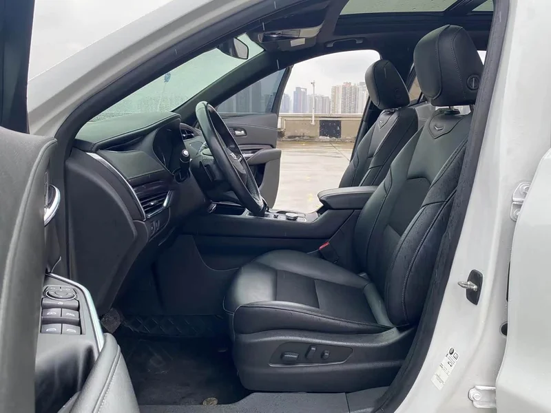 Cadillac XT4 — фото 11
