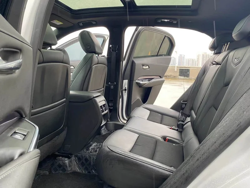 Cadillac XT4 — фото 8