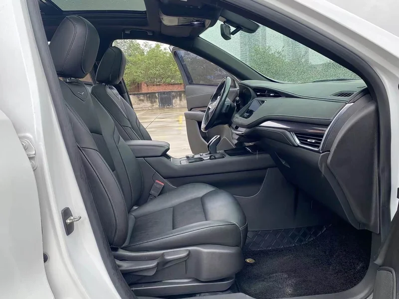 Cadillac XT4 — фото 10